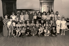 1951-Kindergarden-Class-Show-Photo