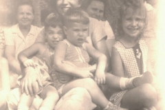 1945-Grandma-Lenny-Neil-Sarah-Lil-Barbara-Frank-Rose-Park-in-Jersey-City-NJ